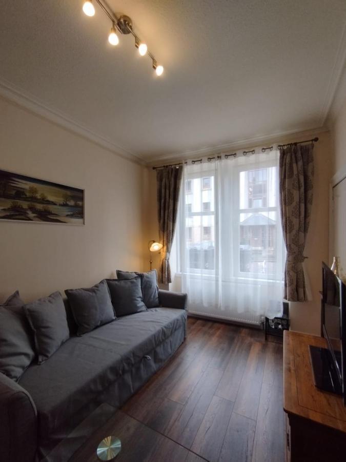 2 Bedrooms Flat Central Edinburgh, Sleeps 6, In The Shadow Of Holyrood Park And Arthur'S Seat With Free Parking, Two Bed Rooms Zewnętrze zdjęcie