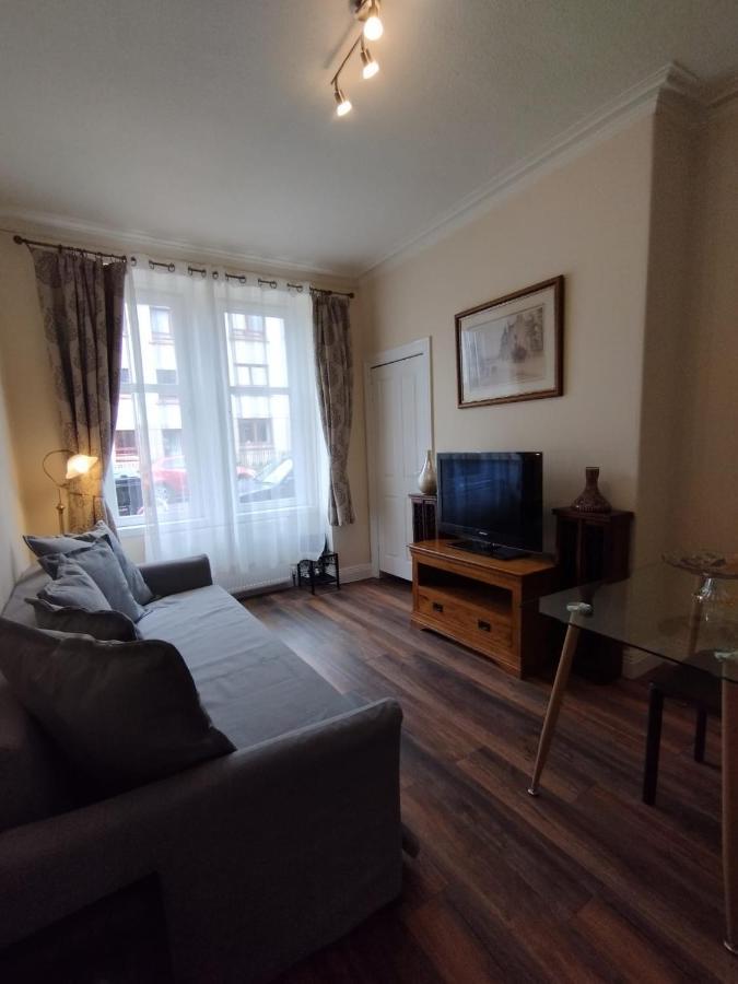 2 Bedrooms Flat Central Edinburgh, Sleeps 6, In The Shadow Of Holyrood Park And Arthur'S Seat With Free Parking, Two Bed Rooms Zewnętrze zdjęcie