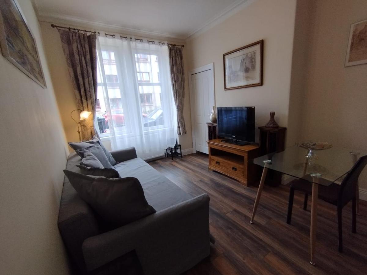 2 Bedrooms Flat Central Edinburgh, Sleeps 6, In The Shadow Of Holyrood Park And Arthur'S Seat With Free Parking, Two Bed Rooms Zewnętrze zdjęcie