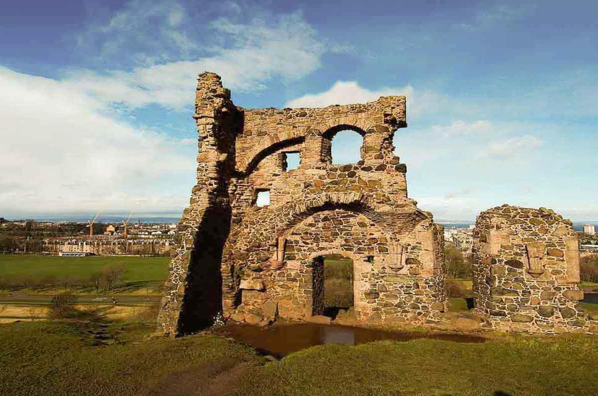 2 Bedrooms Flat Central Edinburgh, Sleeps 6, In The Shadow Of Holyrood Park And Arthur'S Seat With Free Parking, Two Bed Rooms Zewnętrze zdjęcie